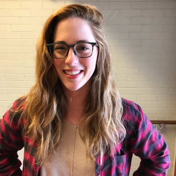 Meet your posher, Allyse - Picture 1 of 2